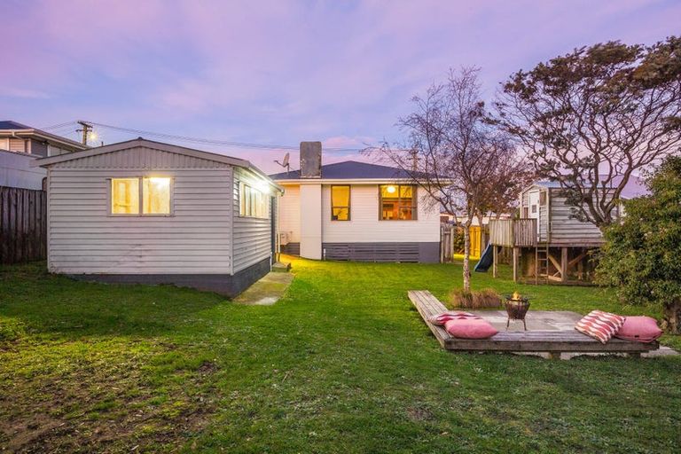 Photo of property in 111 Waiuta Street, Titahi Bay, Porirua, 5022