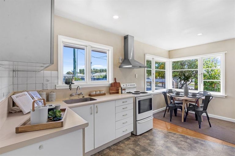 Photo of property in 2/102 Sturrocks Road, Casebrook, Christchurch, 8051