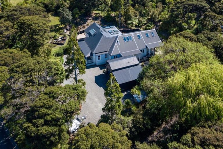 Photo of property in 2 Chenery Road, Red Beach, 0932