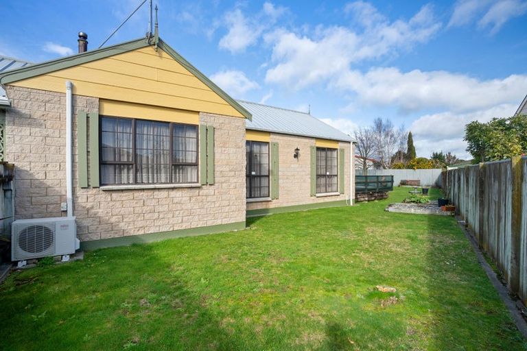 Photo of property in 10 Broadbelt Grove, Levin, 5510