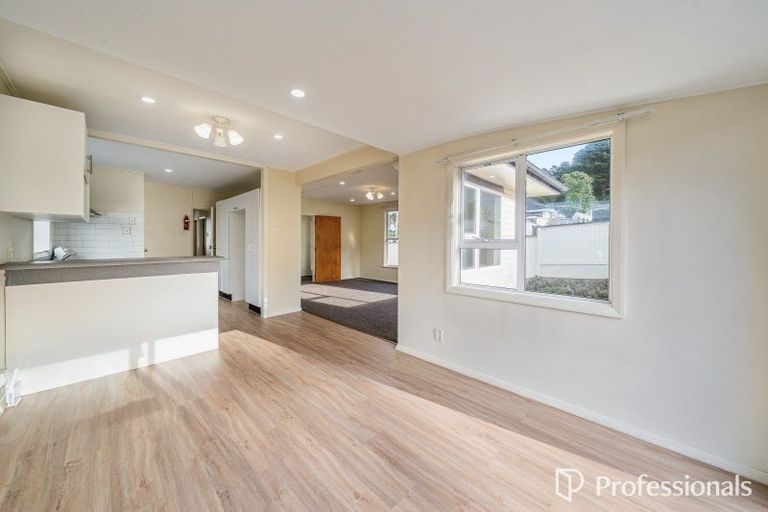 Photo of property in 1 Wakefield Terrace, Tawa, Wellington, 5028