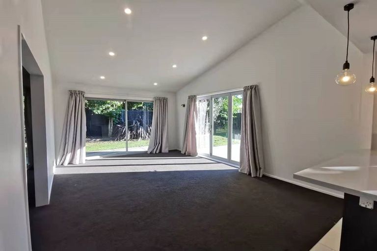 Photo of property in 32 Ambleside Drive, Burnside, Christchurch, 8053