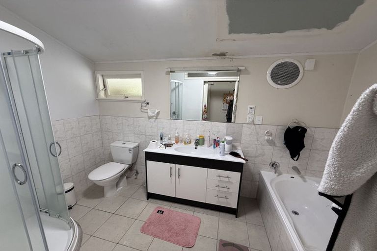 Photo of property in 30 Glendhu Road, Bayview, Auckland, 0629