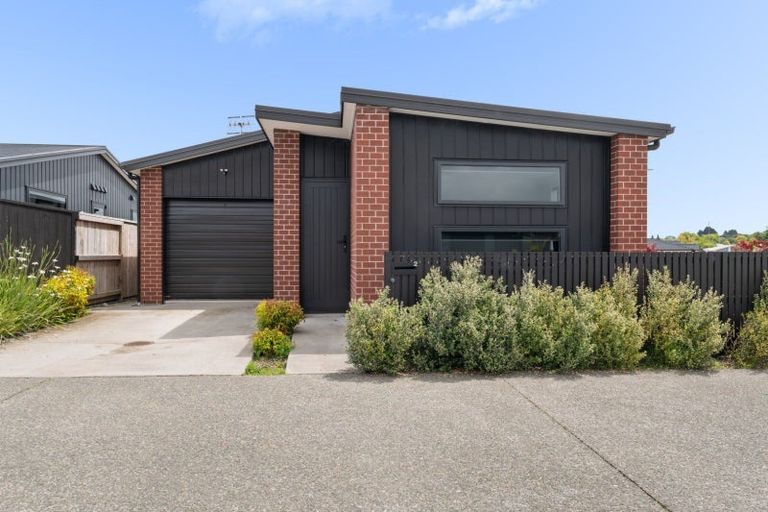 Photo of property in 2 Kotata Lane, Poike, Tauranga, 3112