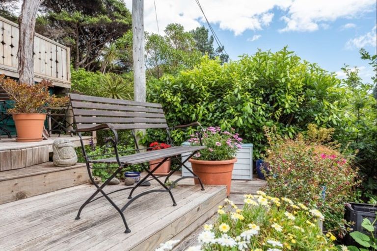 Photo of property in 39 Airlie Road, Plimmerton, Porirua, 5026