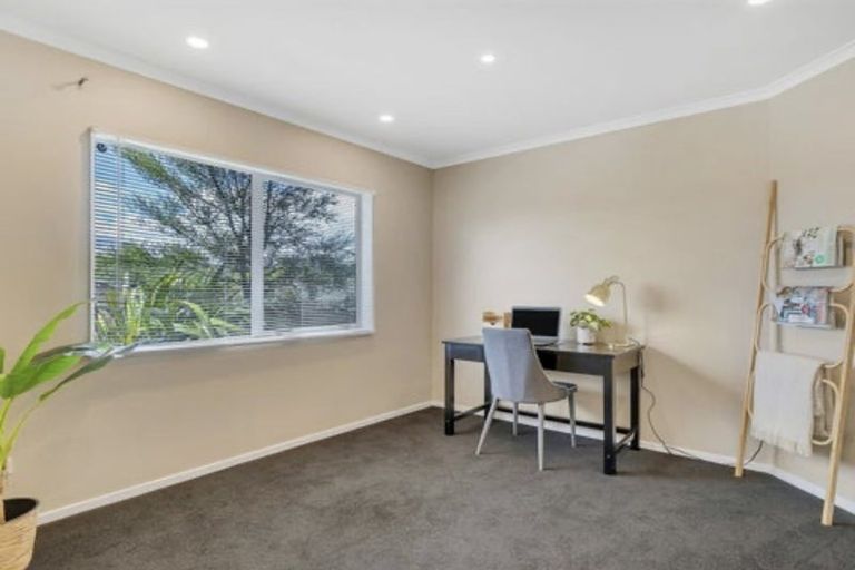 Photo of property in 2 Catlins Glen, Aotea, Porirua, 5024