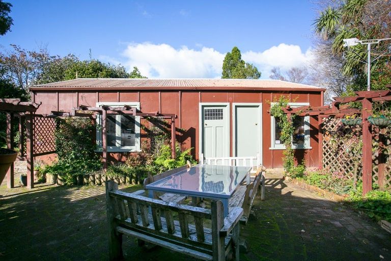 Photo of property in 261 Shakespeare Street, Leamington, Cambridge, 3432