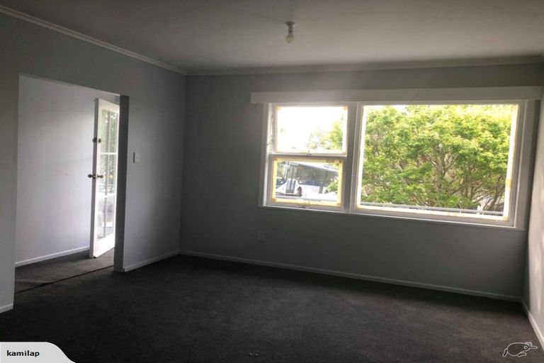 Photo of property in 2/9 College Road, Northcote, Auckland, 0627
