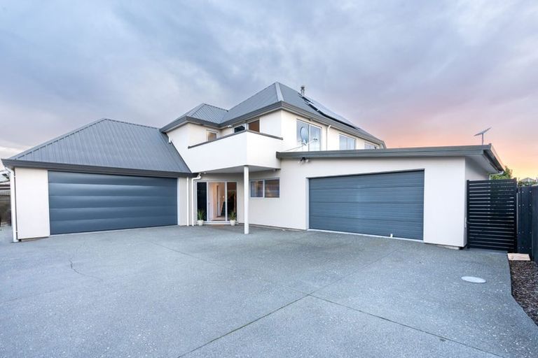 Photo of property in 7 Goodall Place, Redwood, Christchurch, 8051