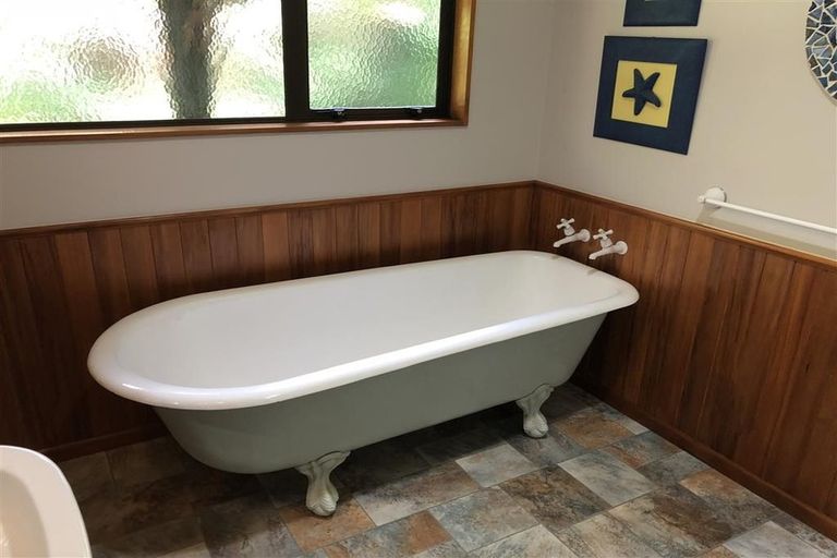 Photo of property in 24 Manu Grove, Waikanae, 5036