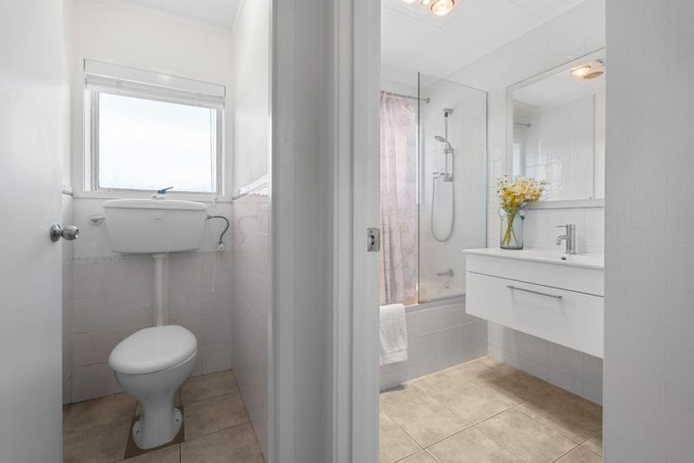 Photo of property in 1/83 Centreway Road, Orewa, 0931