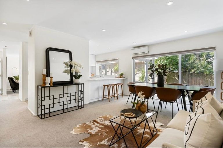 Photo of property in 16 Whitford Road, Howick, Auckland, 2014