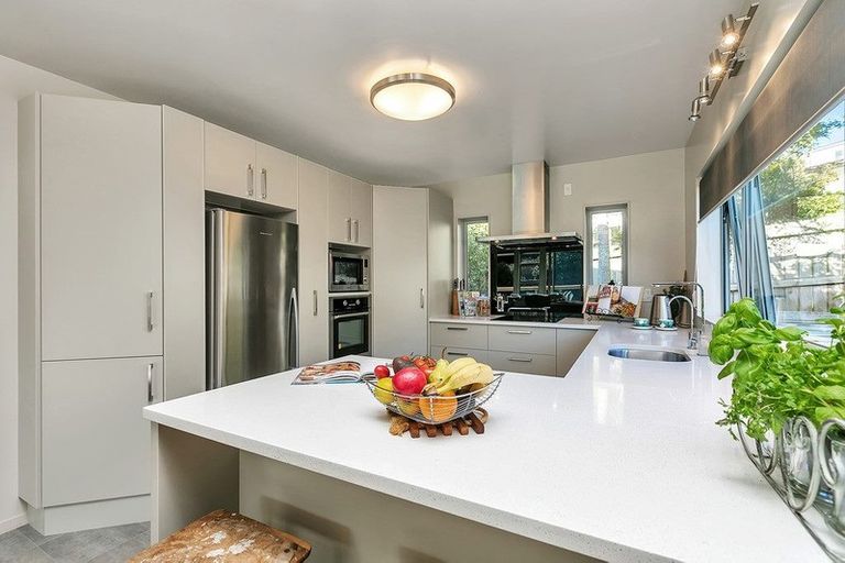 Photo of property in 96a Eskdale Road, Birkdale, Auckland, 0626