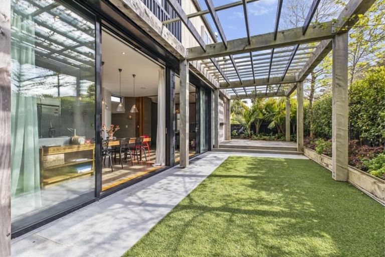 Photo of property in 1g Eversleigh Road, Belmont, Auckland, 0622