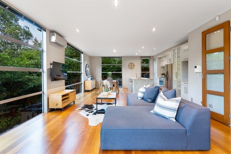 Photo of property in 14 Kahikatea Close, Campbells Bay, Auckland, 0630