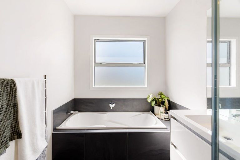 Photo of property in 22 Young Place, Taradale, Napier, 4112