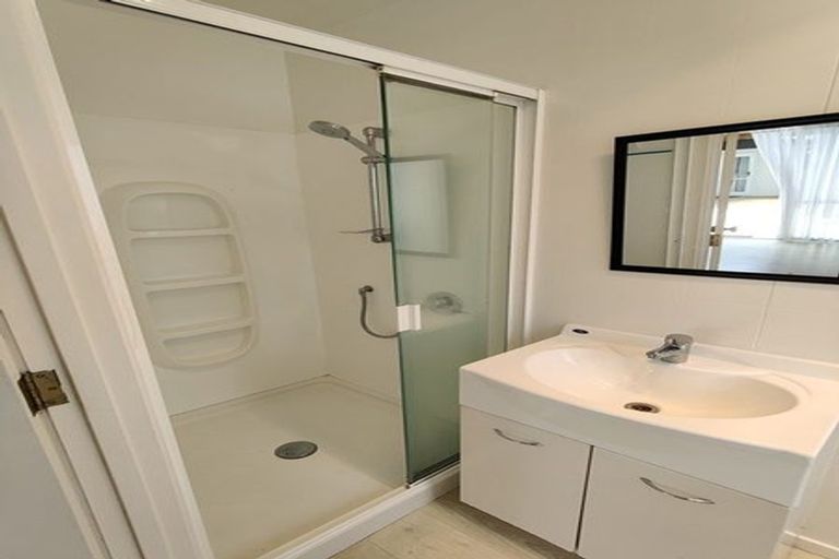 Photo of property in 60 Lewisham Street, Highland Park, Auckland, 2010