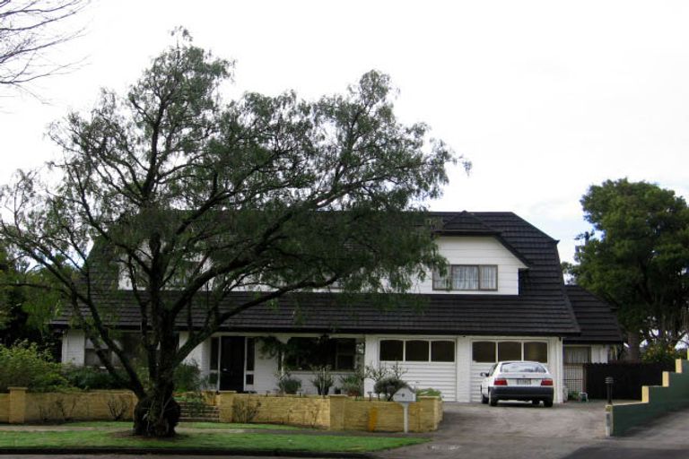 Photo of property in 2 Carbine Court, Awapuni, Palmerston North, 4412