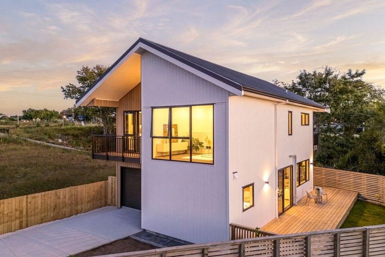 Photo of property in 26 Curtiss Circle, Hobsonville, 0618