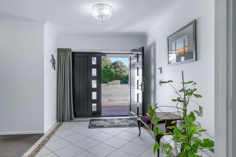 Photo of property in 47 Pohutukawa Drive, Levin, 5571