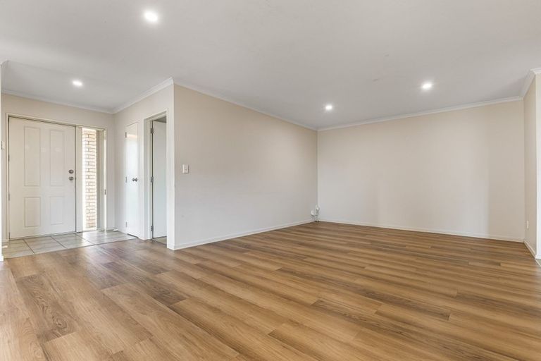 Photo of property in 3 Reefton Place, Flat Bush, Auckland, 2019