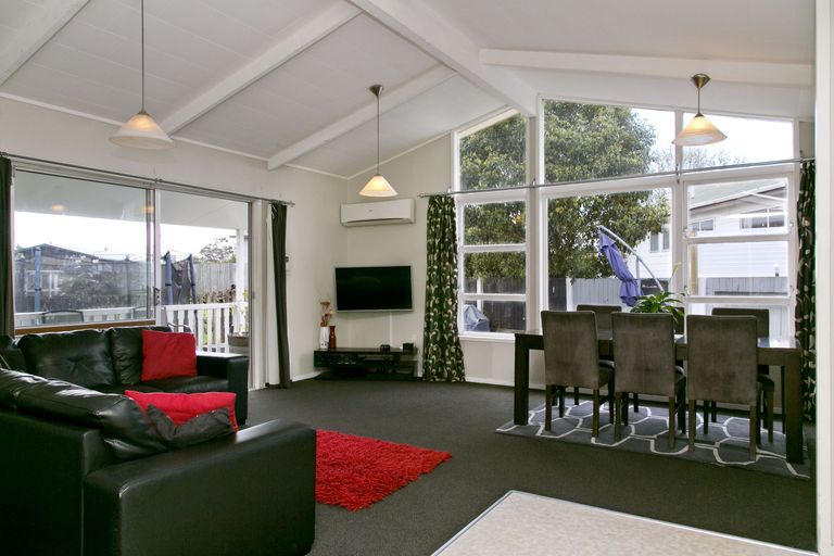 Photo of property in 28 Invergarry Road, Hilltop, Taupo, 3330