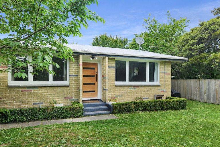 Photo of property in 2/5 Coates Grove, Silverstream, Upper Hutt, 5019