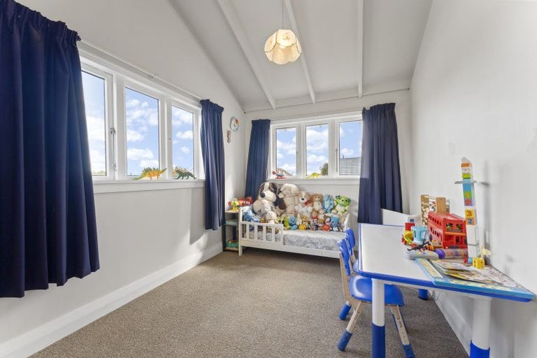 Photo of property in 1 Oriel Place, Levin, 5510