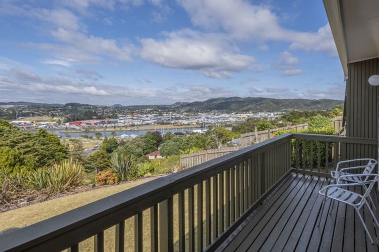 Photo of property in 27 Memorial Drive, Parahaki, Whangarei, 0112