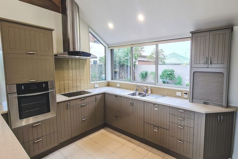 Photo of property in 12 Major Durie Place, Waikanae Beach, Waikanae, 5036