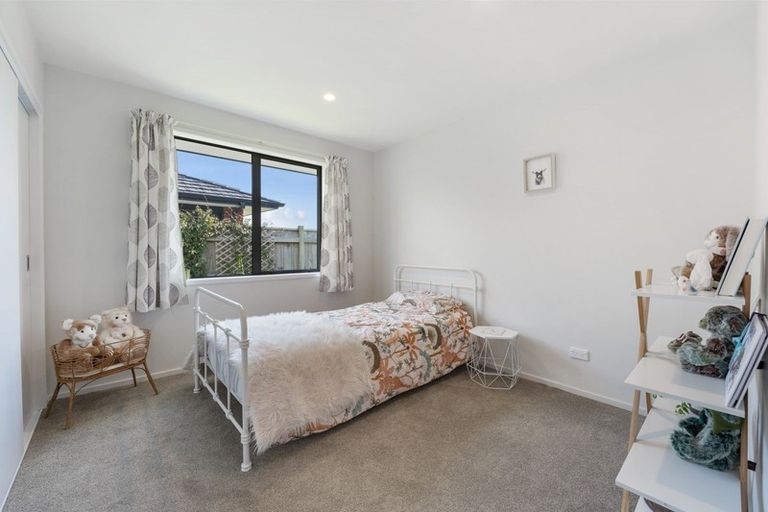 Photo of property in 6 Greenridge Lane, Merrilands, New Plymouth, 4312