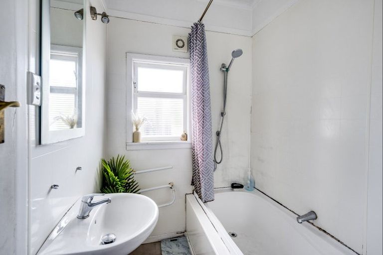 Photo of property in 305b Terrace Road, Parkvale, Hastings, 4122