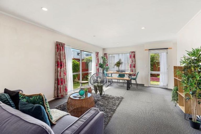 Photo of property in 3/61 Main Road, Titahi Bay, Porirua, 5022