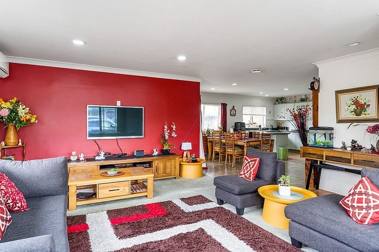 Photo of property in 2/83 Victoria Road, Papatoetoe, Auckland, 2025