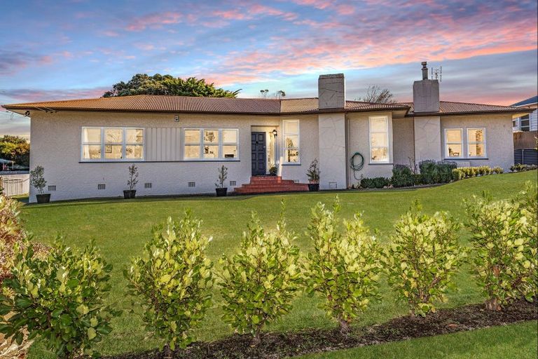 Photo of property in 1 Chester Street, Waverley, 4510