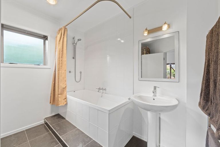 Photo of property in 188 Motutara Road, Muriwai, Waimauku, 0881