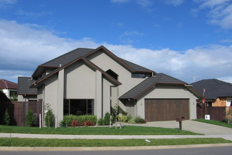 Photo of property in 122 Cyril French Drive, Flat Bush, Auckland, 2016