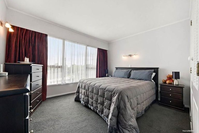 Photo of property in 20 Royal Road, Massey, Auckland, 0614