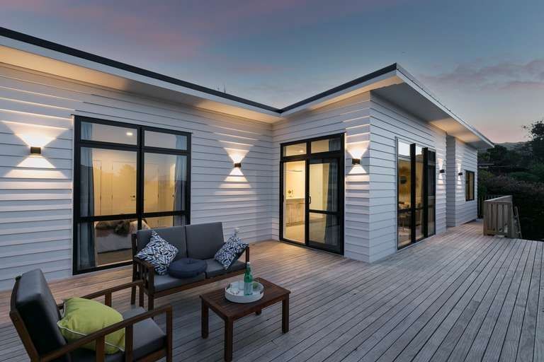 Photo of property in 1a Allen Terrace, Tawa, Wellington, 5028