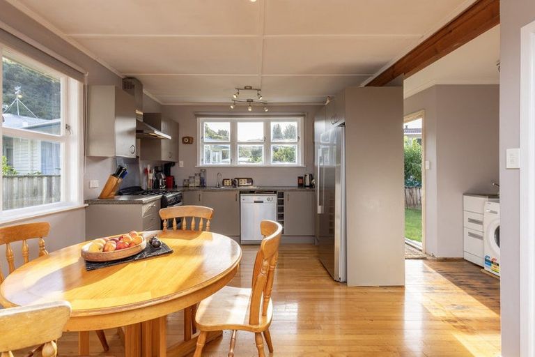 Photo of property in 4 Brazier Grove, Paraparaumu, 5032