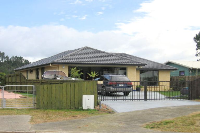 Photo of property in 115 Hampton Road, Whangamata, 3620