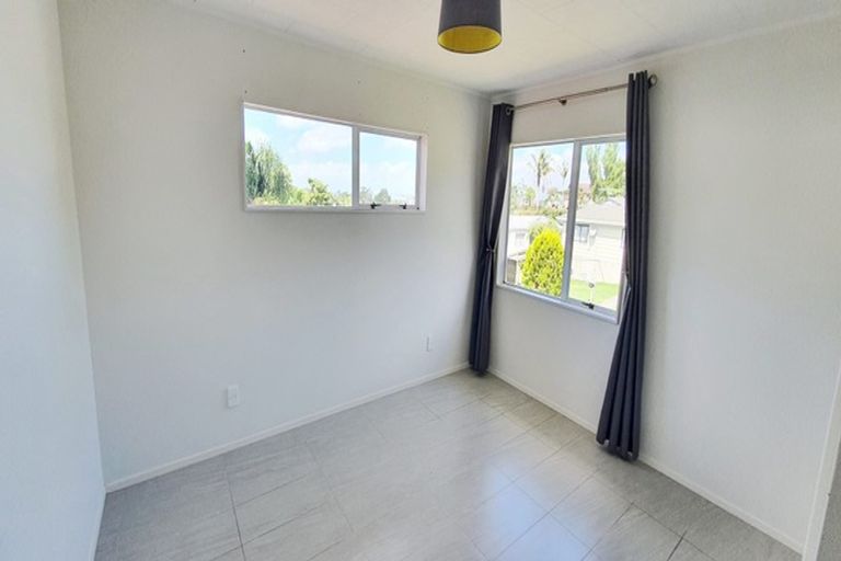 Photo of property in 11 Kearney Place, Massey, Auckland, 0614