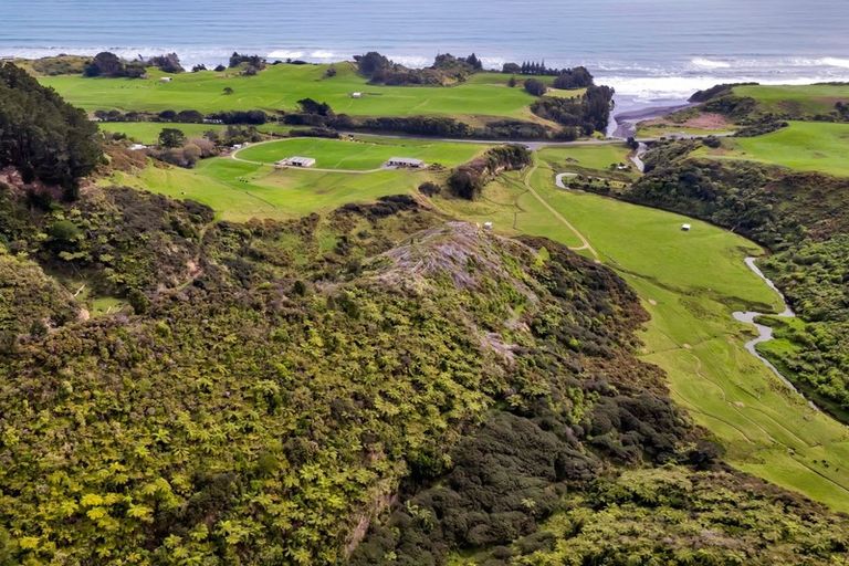 Photo of property in 2 Rapanui Road, Tongaporutu, Urenui, 4378