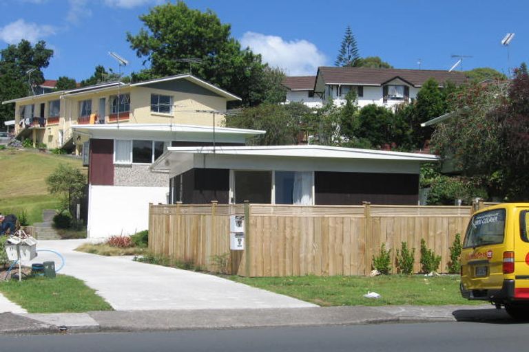 Photo of property in 1/33 Bentley Avenue, Glenfield, Auckland, 0629
