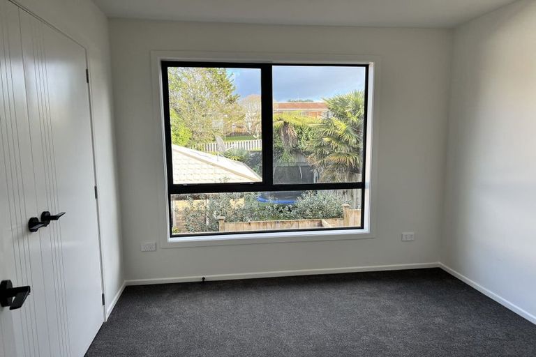 Photo of property in 6/43 Tirimoana Road, Te Atatu South, Auckland, 0602