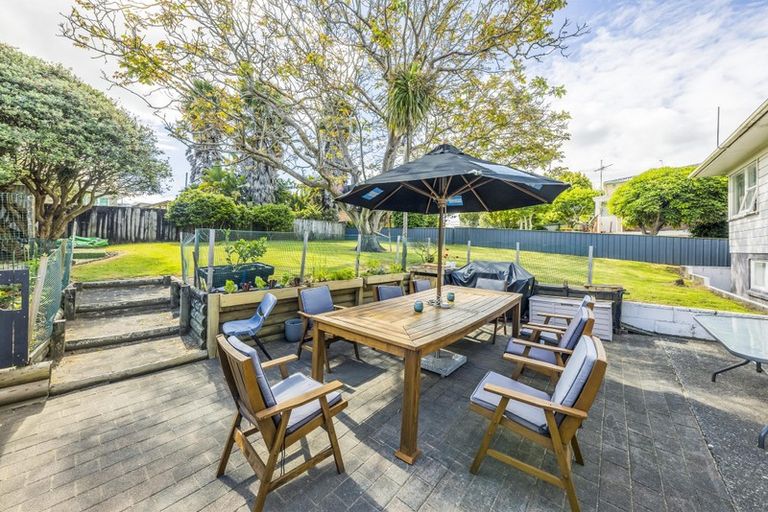 Photo of property in 14 Snell Avenue, Papakura, 2110