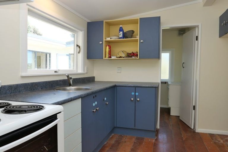 Photo of property in 21 Tiromoana Road, Raumati South, Paraparaumu, 5032