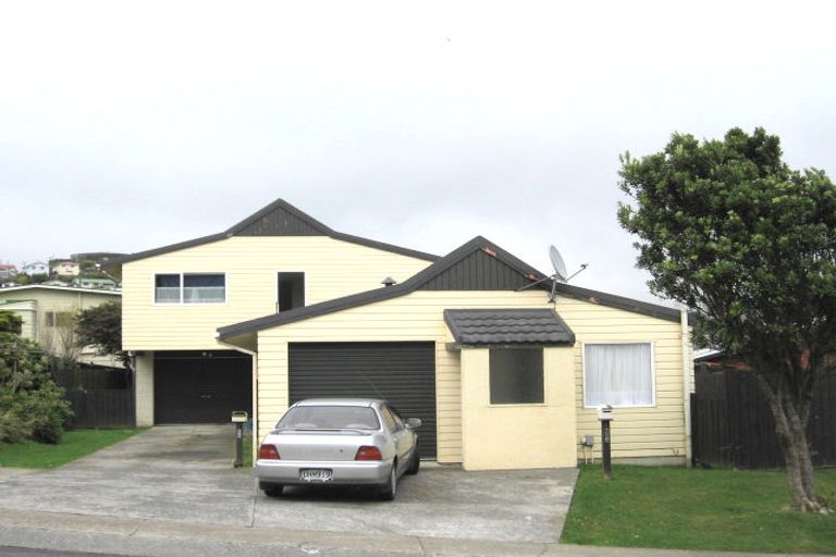 Photo of property in 65 Stewart Drive, Newlands, Wellington, 6037
