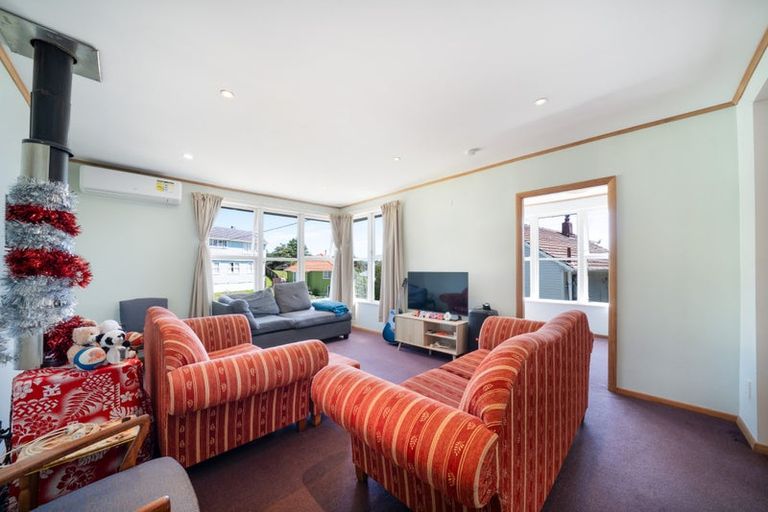 Photo of property in 15 Martin Street, Ranui, Porirua, 5024
