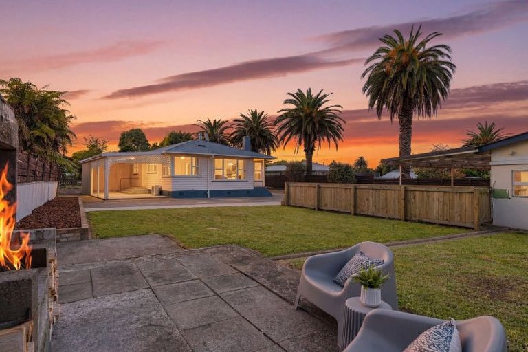 Photo of property in 1 Highfield Place, Levin, 5510